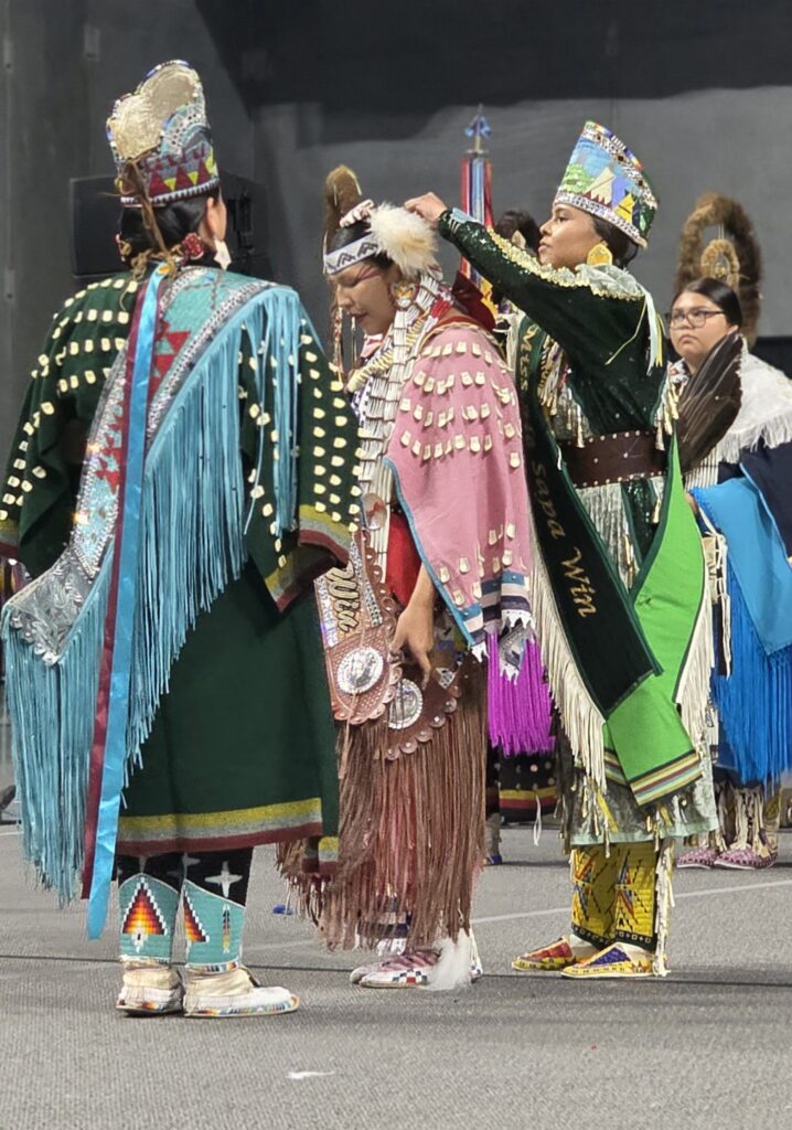 Miss He Sapa Win being crowned.