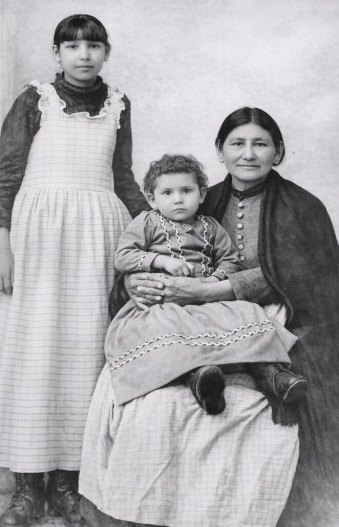 Good Elk Woman and Children